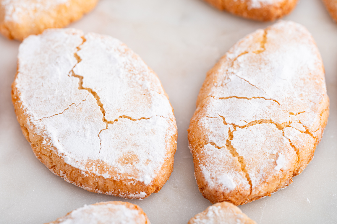 Ricciarelli - świąteczne ciasteczka migdałowe z Toskanii